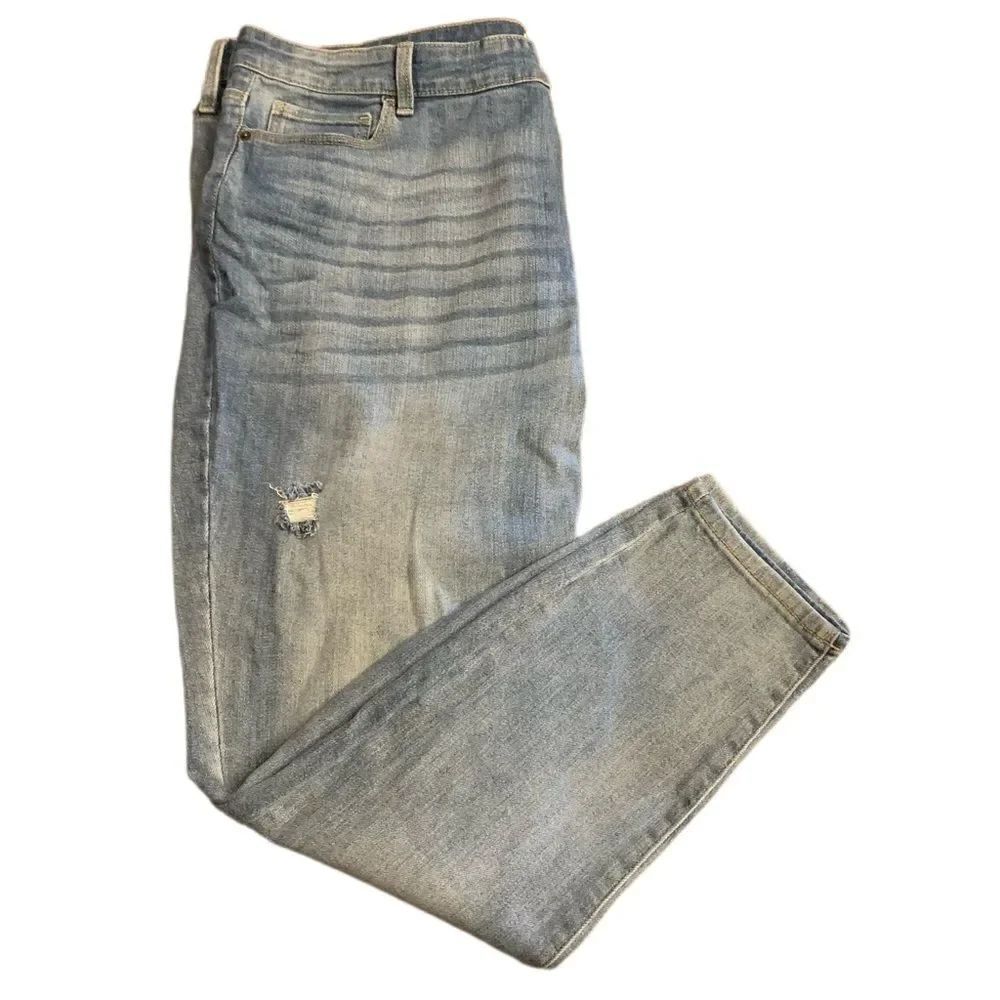 True Craft Light Blue Wash Distressed Skinny Jeans Sz 22W